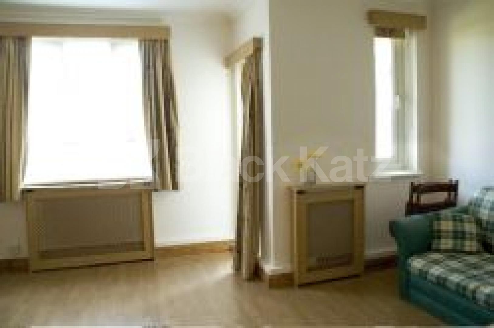 			Studio Apartment, 1 bath, 1 reception Flat			 Kilburn Lane, QUEENS PARK W10